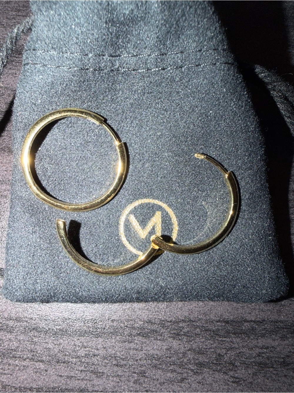 Mejuri Tube Large Hoop Earrings - Picture 5 of 6